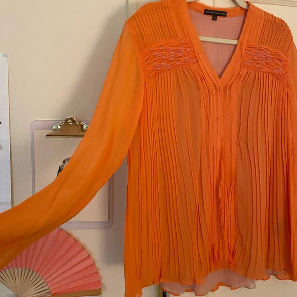 Coral pleated button-up blouse - Picture 4 of 8